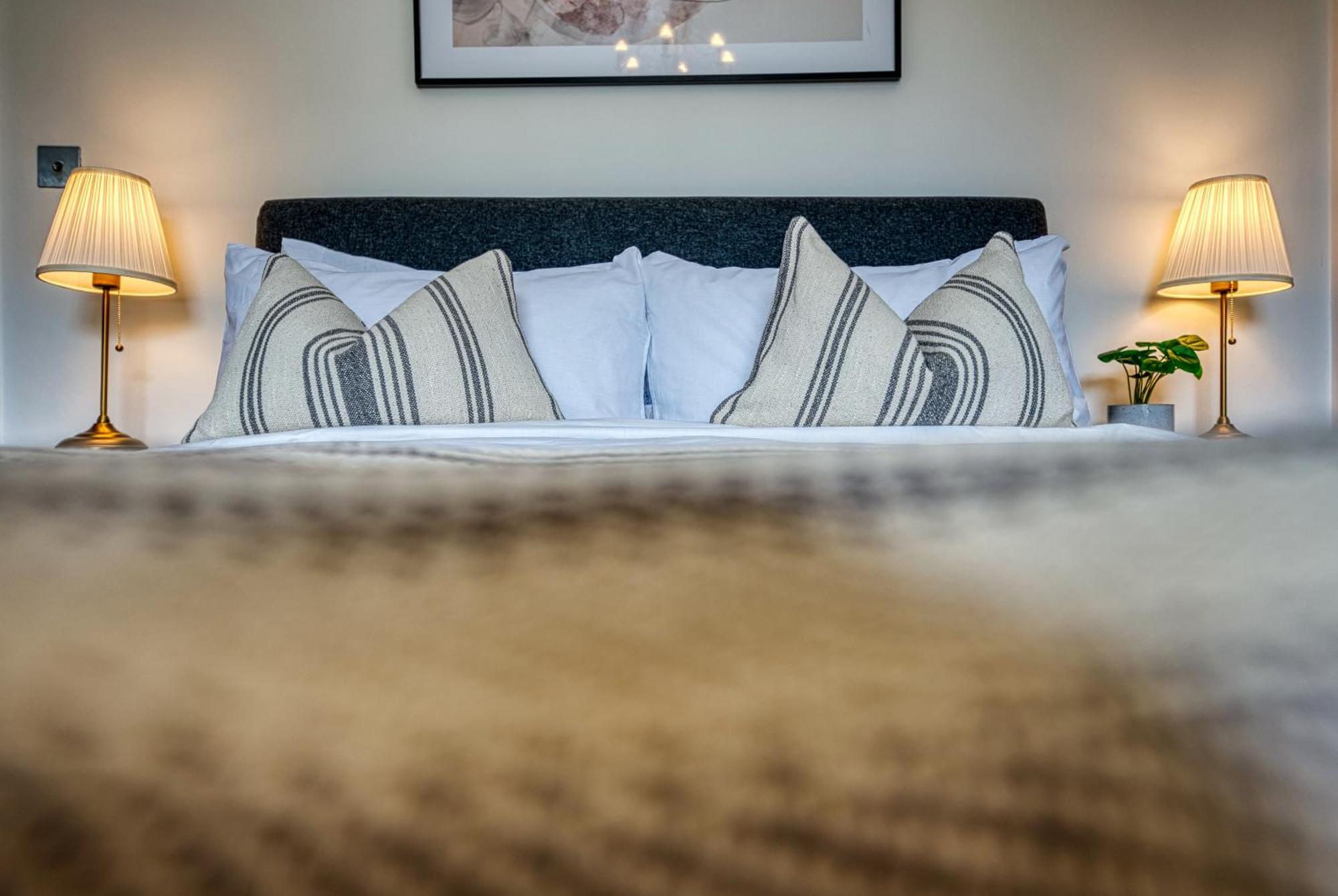 2 Bed Stunning Chic Modern Spacious Apt, Ocean Village, Southampton - Plenty Of Parking - By Blue Puffin Stays Exterior photo