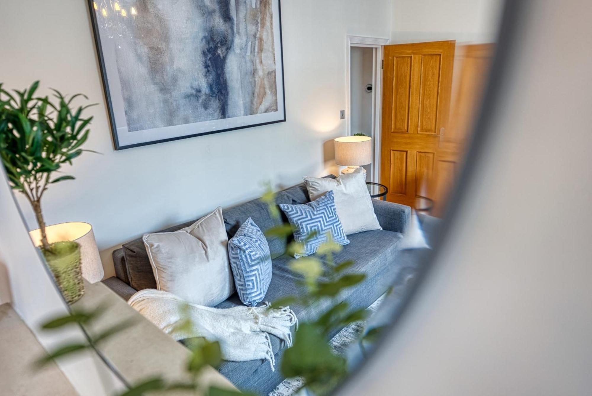 2 Bed Stunning Chic Modern Spacious Apt, Ocean Village, Southampton - Plenty Of Parking - By Blue Puffin Stays Exterior photo
