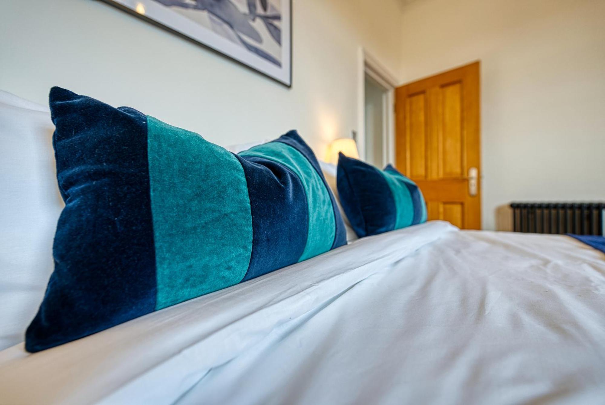 2 Bed Stunning Chic Modern Spacious Apt, Ocean Village, Southampton - Plenty Of Parking - By Blue Puffin Stays Exterior photo